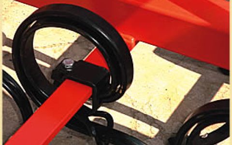 Particolare molla 32x12 con rinforzo occhio e staffa pesante